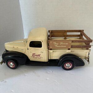 XRARE 1:24 ERTL Toy Farm Tractors 1940 Ford DieCast Pick Up Truck